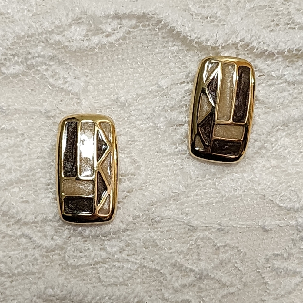 Vintage Lady Remington Gold Tone Earrings